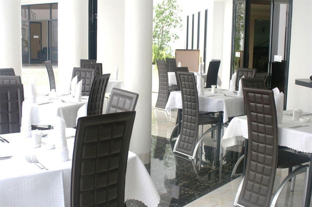 The Manor Hotel Kigali Exterior photo