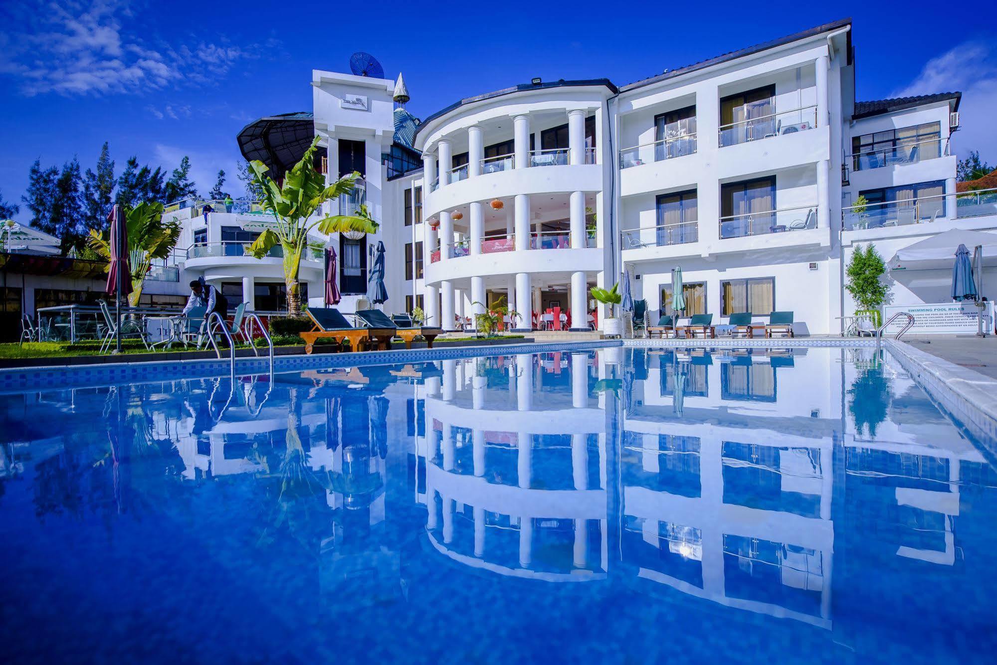 The Manor Hotel Kigali Exterior photo