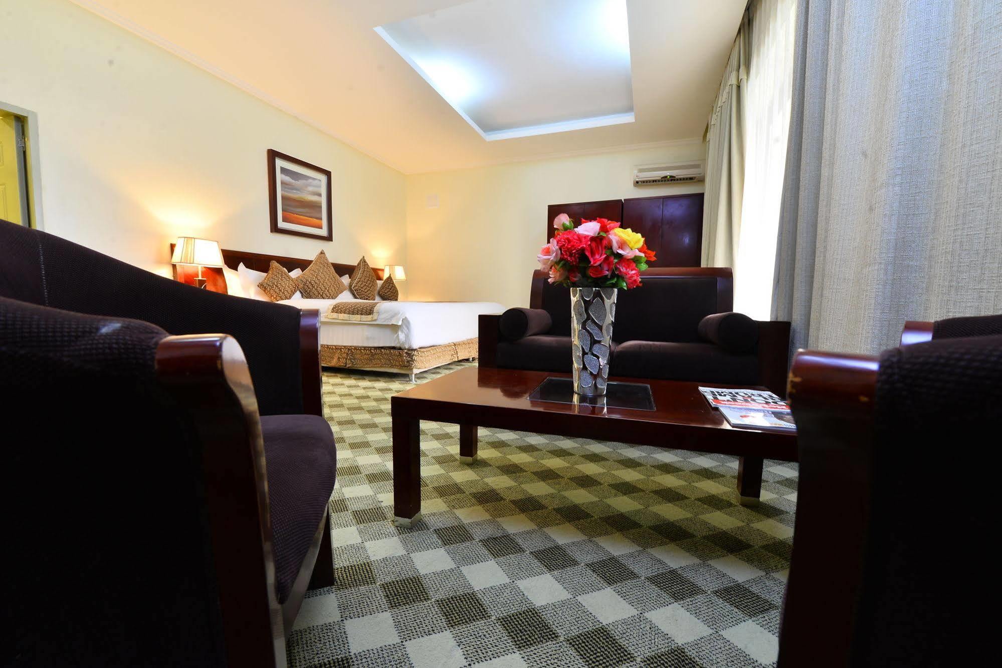 The Manor Hotel Kigali Exterior photo